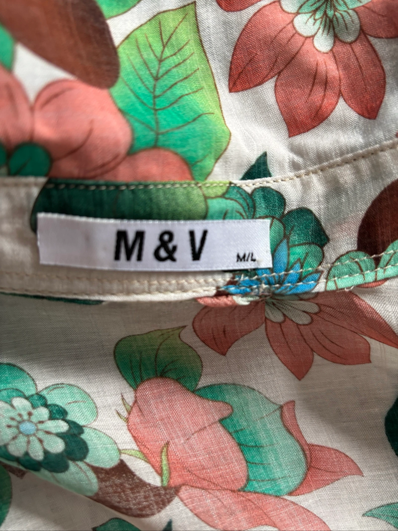 🌸 Flowy Floral Shirt - Size M – photo 6